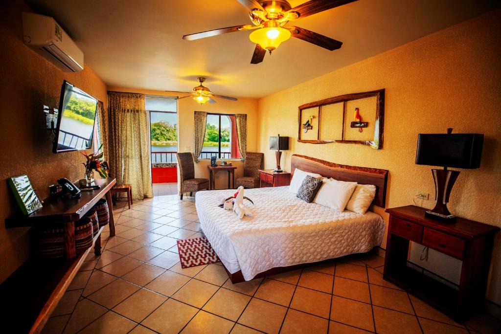 Queen room lamanai Landings